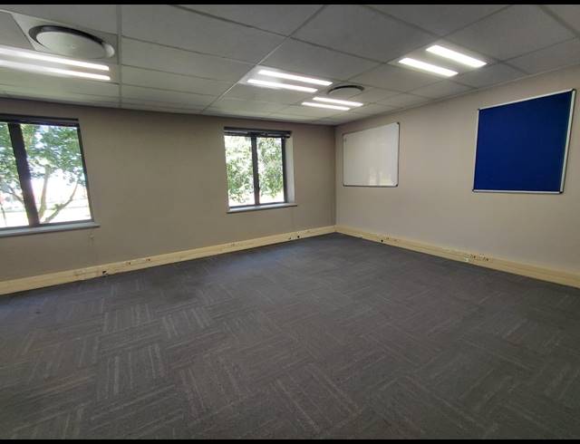 509M² OFFICE TO LET IN MAGALIESSIG